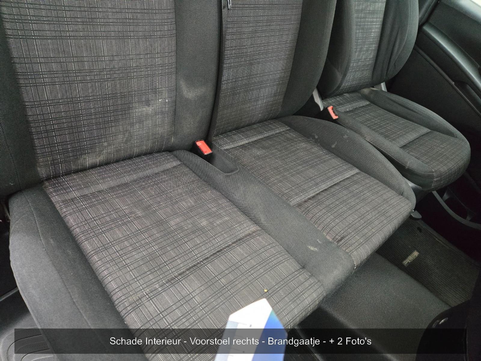 Mercedes-Benz Vito 116 CDI Extra Lang DC Comfort | 2017 | 244.629 km | Automaat | V883FJ | NAP: Logisch