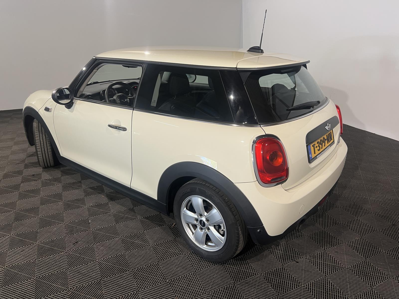 Mini | Mini | 1.5 One D Business | 2017 | 142.759 km | T399NN | Geen oordeel