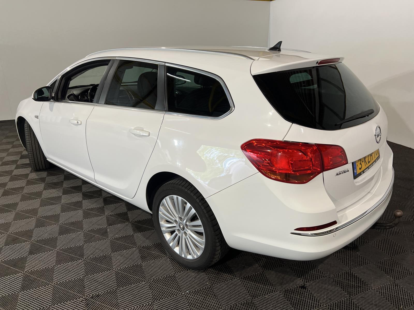 Opel | Astra Sports Tourer | 1.7 CDTi Cosmo | 2013 | 287.573 km | 3KZH70 | Logisch