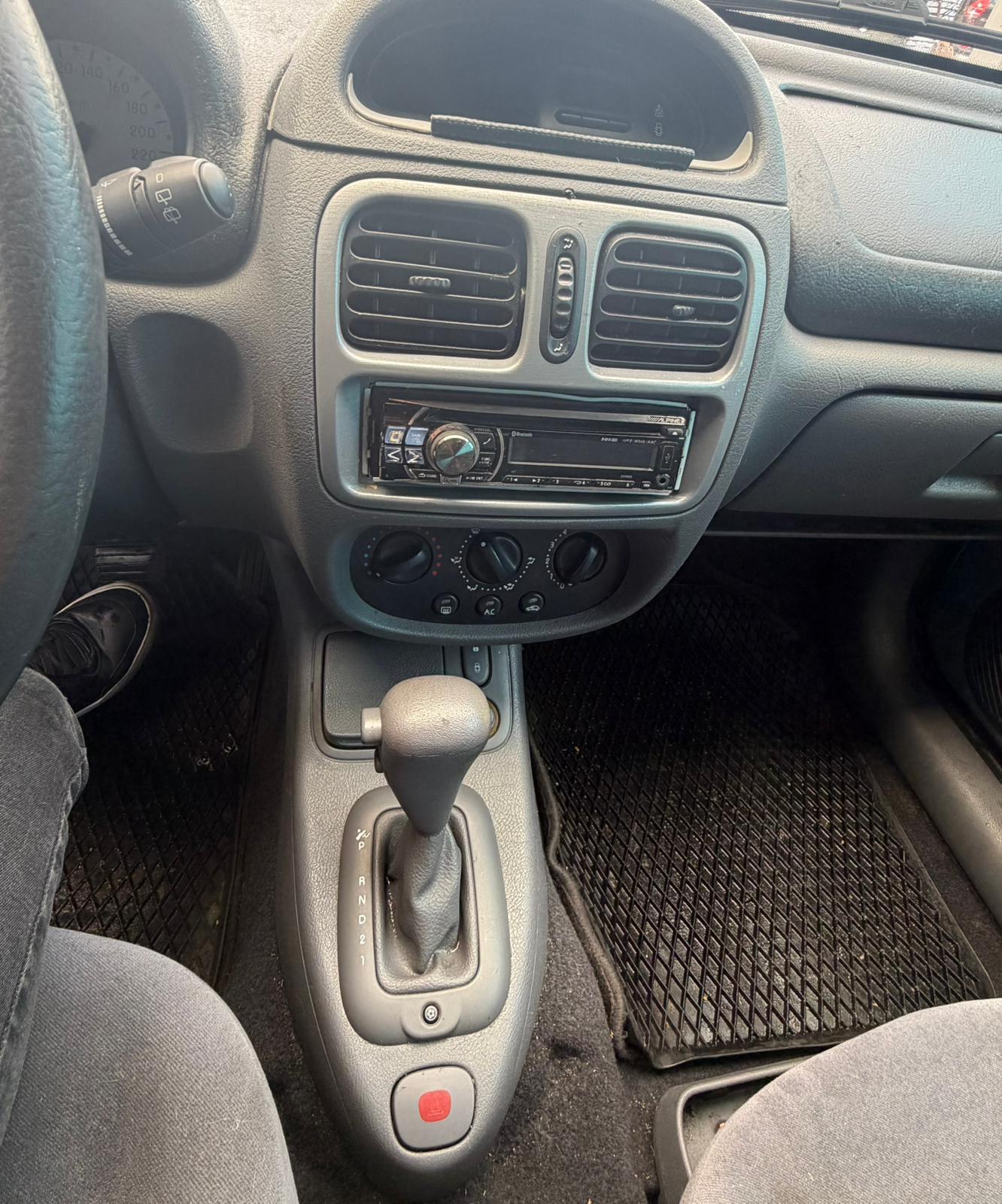 Renault | Clio | 1.6 RXE | 2000 | 314.568 km | 83FHGT | Logisch
