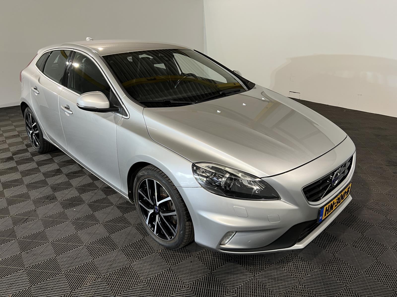 Volvo | V40 | 2.0 D2 Ocean Race Business | 2015 | 256.668 km | HN300B | Geen oordeel