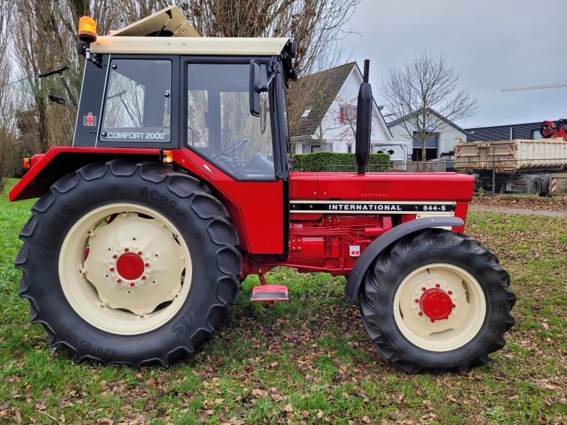 International 844S-44987556