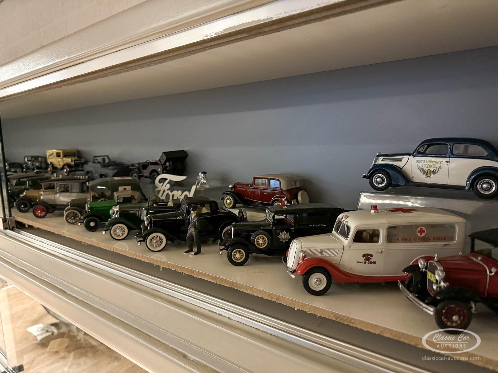 Divers modèles de voitures FORD de collection du musée De Rijcke, avec ...