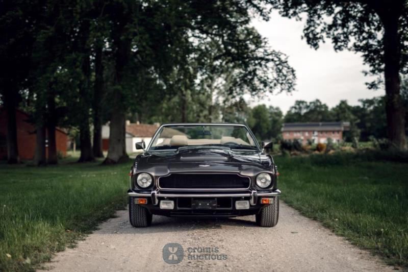 Aston Martin V8 Volante