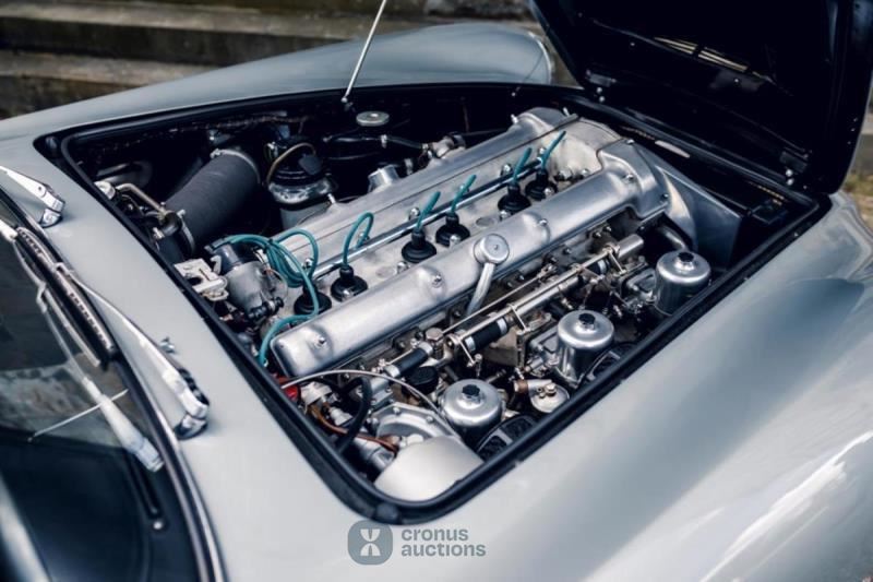 Aston Martin DB 4