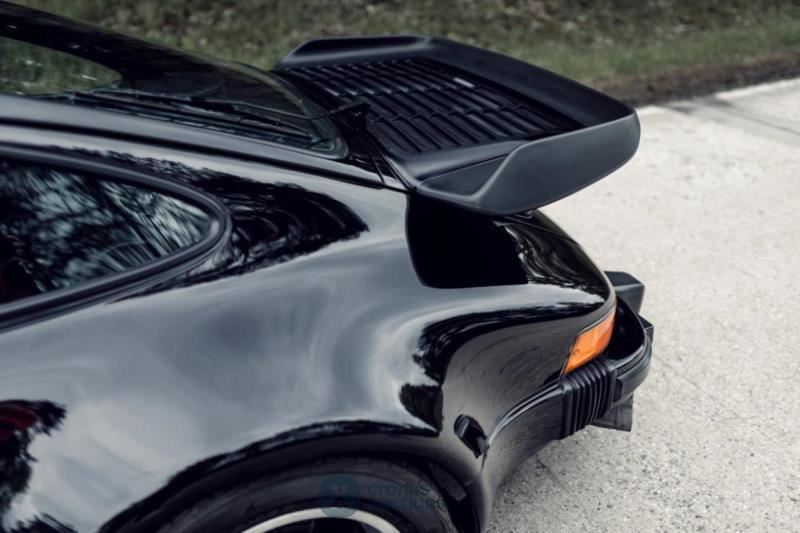 Porsche 911 turbo 3.3 (930)