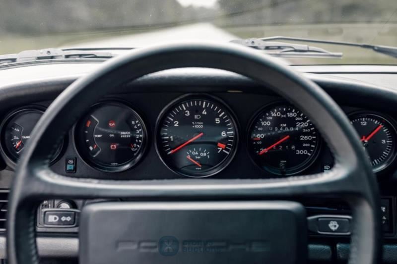 Porsche 911 turbo 3.3 (930)