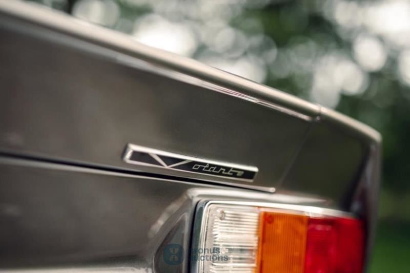 Aston Martin V8 Volante