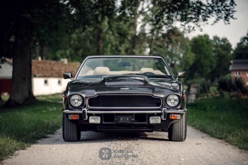 Aston Martin V8 Volante