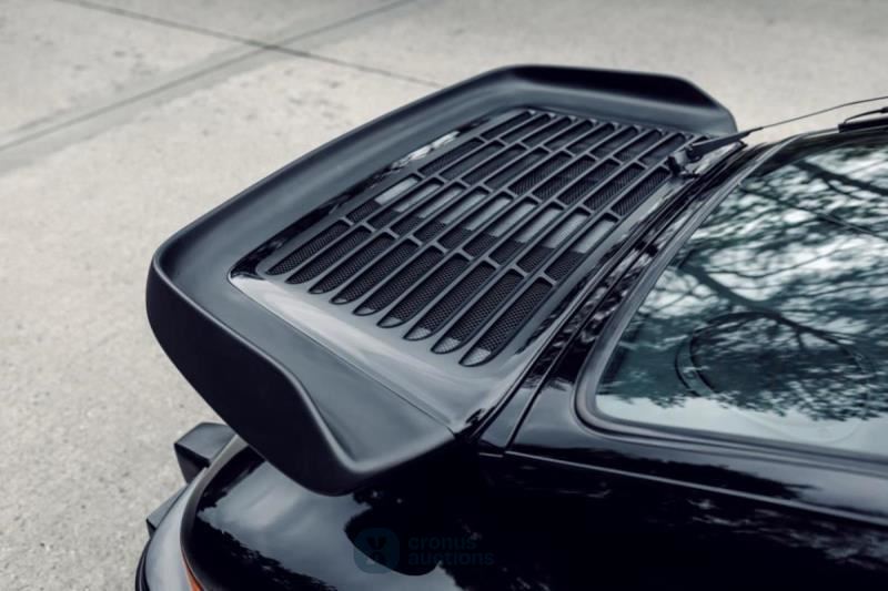 Porsche 911 turbo 3.3 (930)