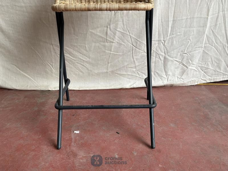 Kakï stool with backrest