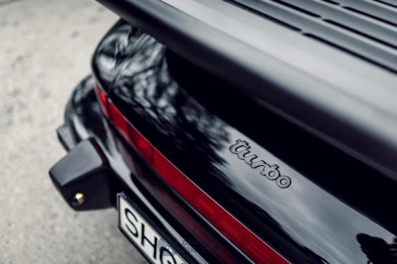 Porsche 911 turbo 3.3 (930)