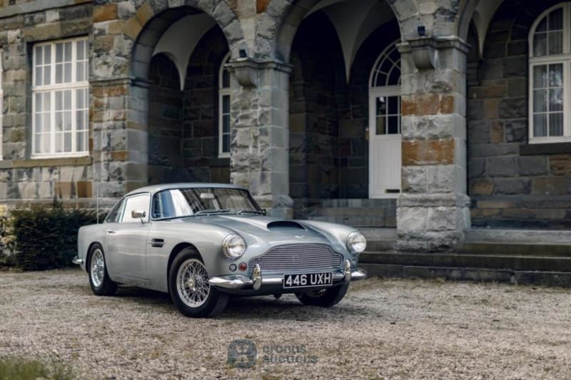 Aston Martin DB 4