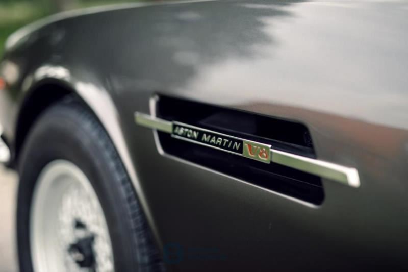Aston Martin V8 Volante