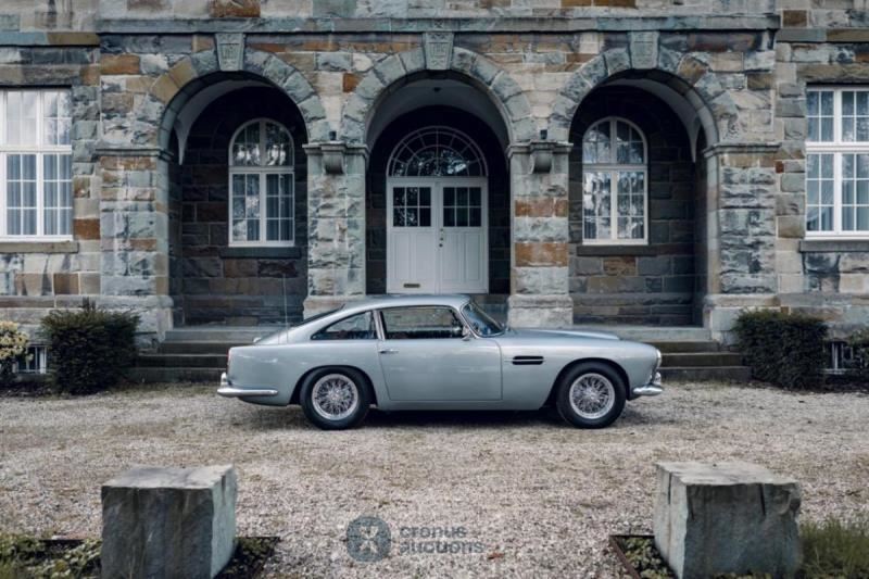 Aston Martin DB 4