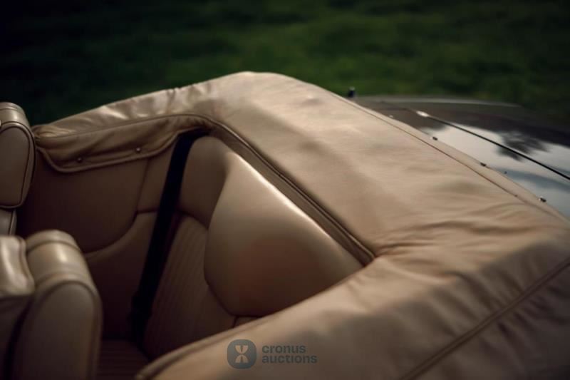Aston Martin V8 Volante