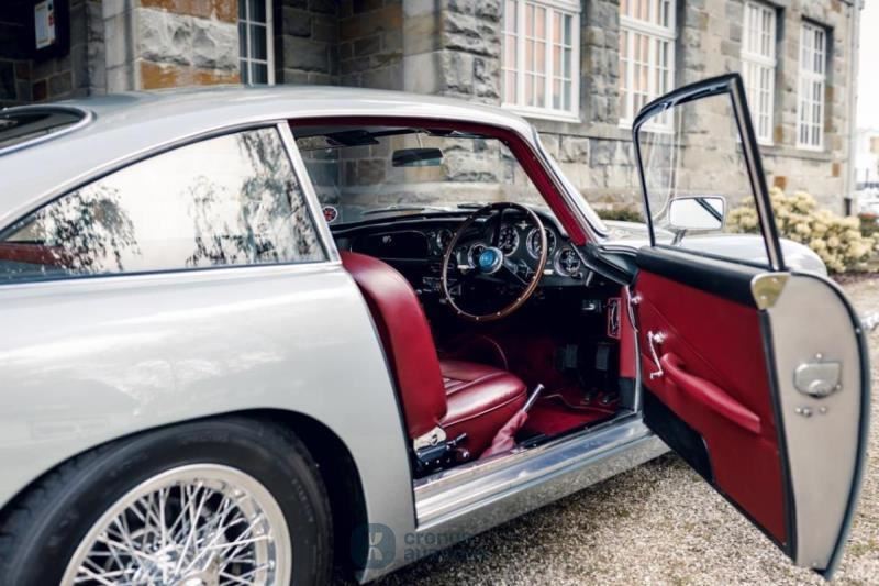 Aston Martin DB 4