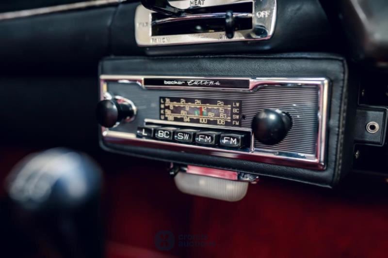 Aston Martin DB 4