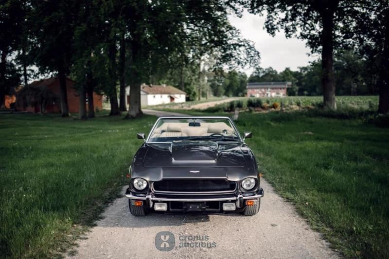 Aston Martin V8 Volante