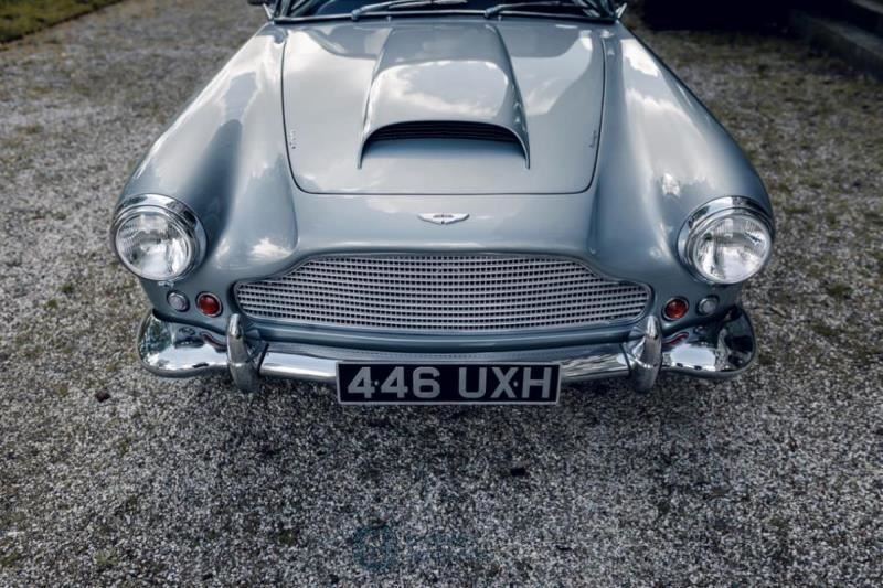 Aston Martin DB 4