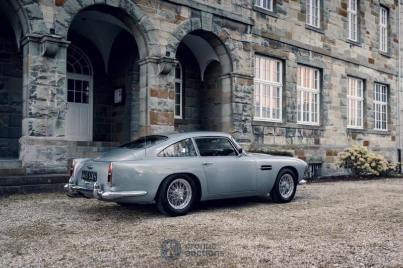 Aston Martin DB 4