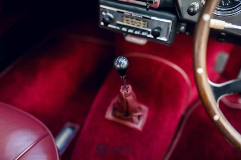 Aston Martin DB 4