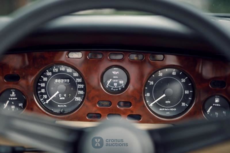 Aston Martin V8 Volante