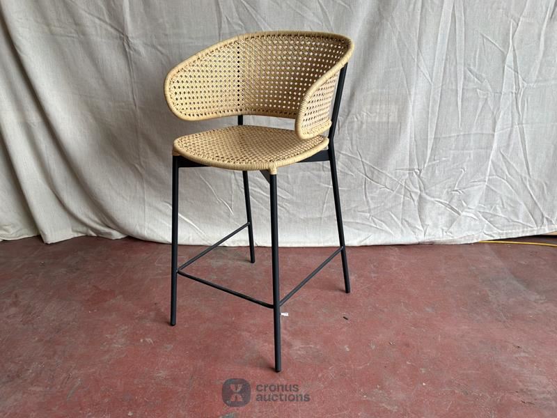 Gorm stool with backrest