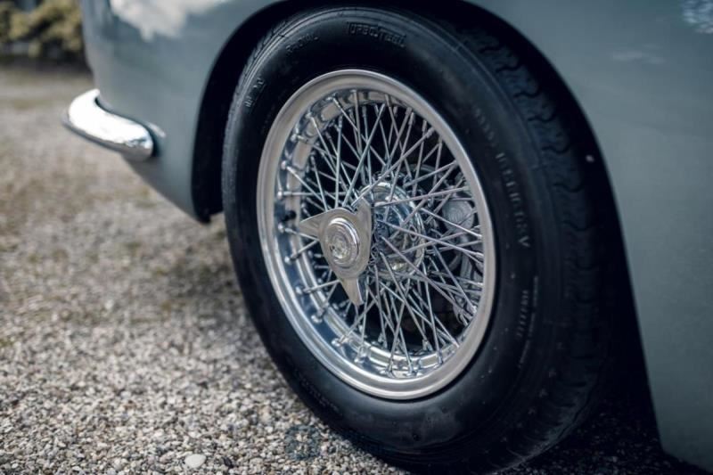 Aston Martin DB 4