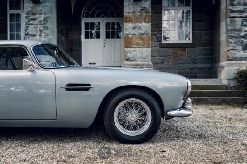 Aston Martin DB 4