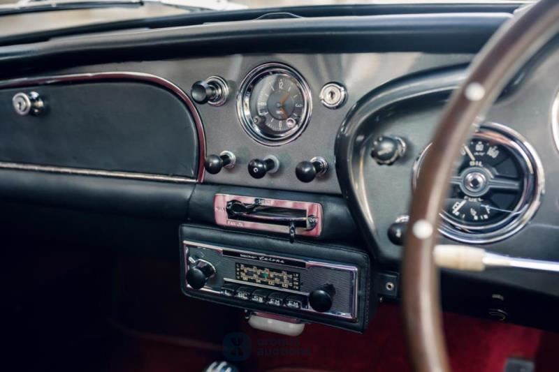 Aston Martin DB 4