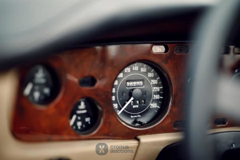 Aston Martin V8 Volante