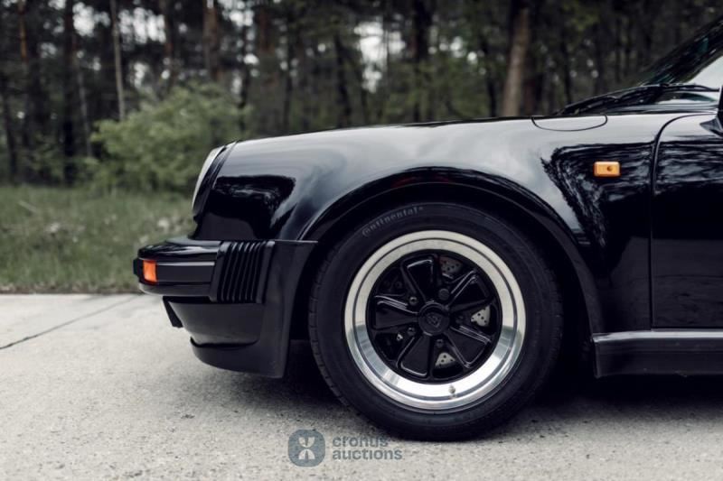 Porsche 911 turbo 3.3 (930)