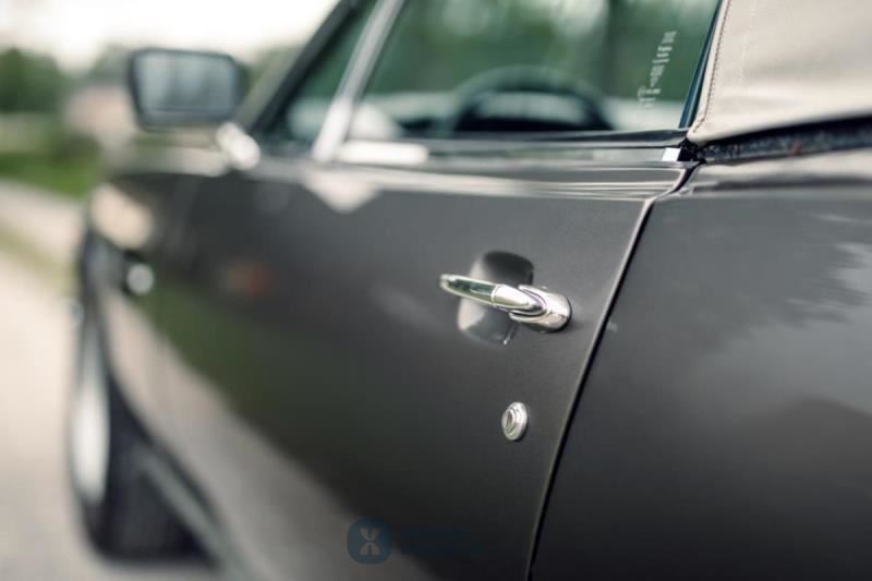Aston Martin V8 Volante