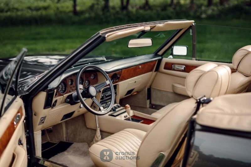 Aston Martin V8 Volante