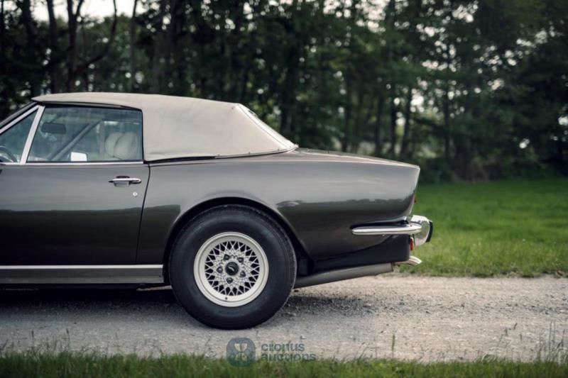 Aston Martin V8 Volante