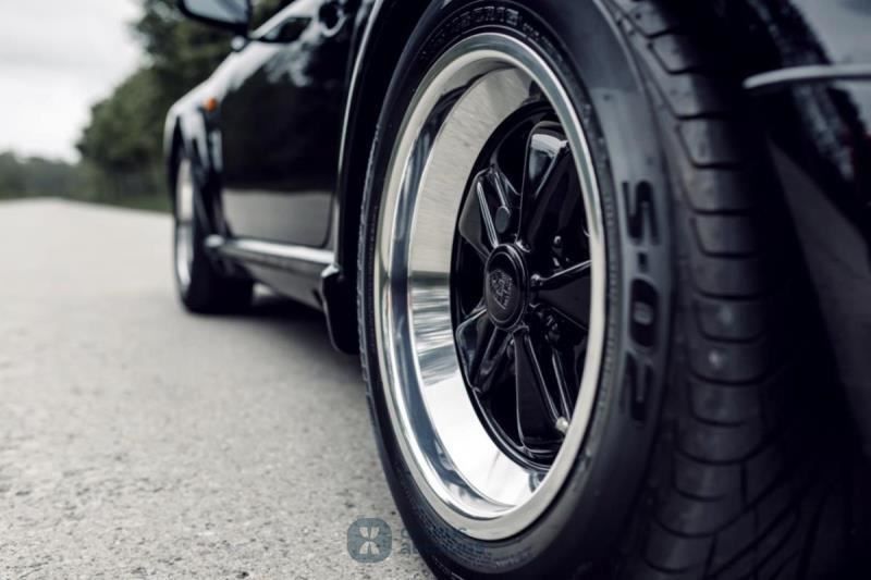 Porsche 911 turbo 3.3 (930)