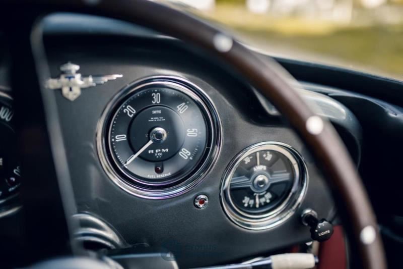 Aston Martin DB 4
