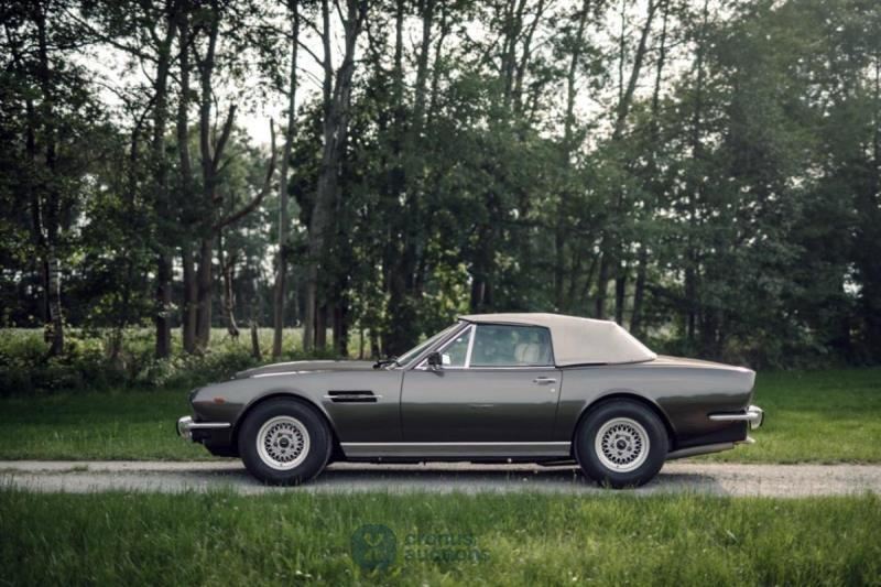 Aston Martin V8 Volante