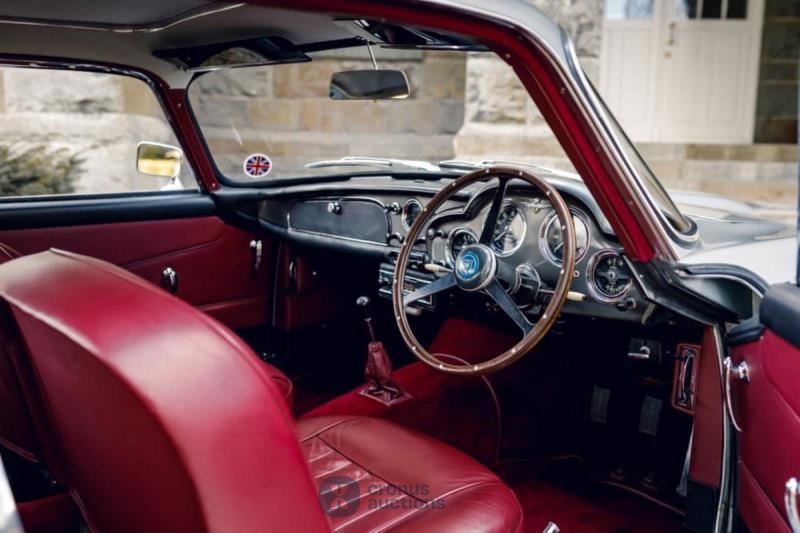 Aston Martin DB 4
