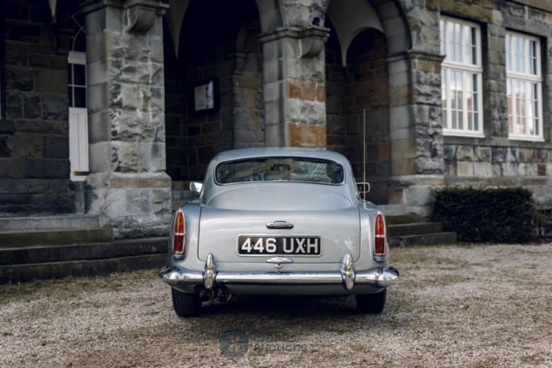 Aston Martin DB 4