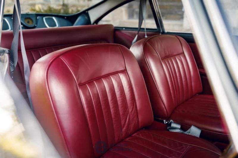 Aston Martin DB 4