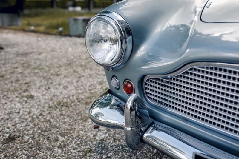 Aston Martin DB 4