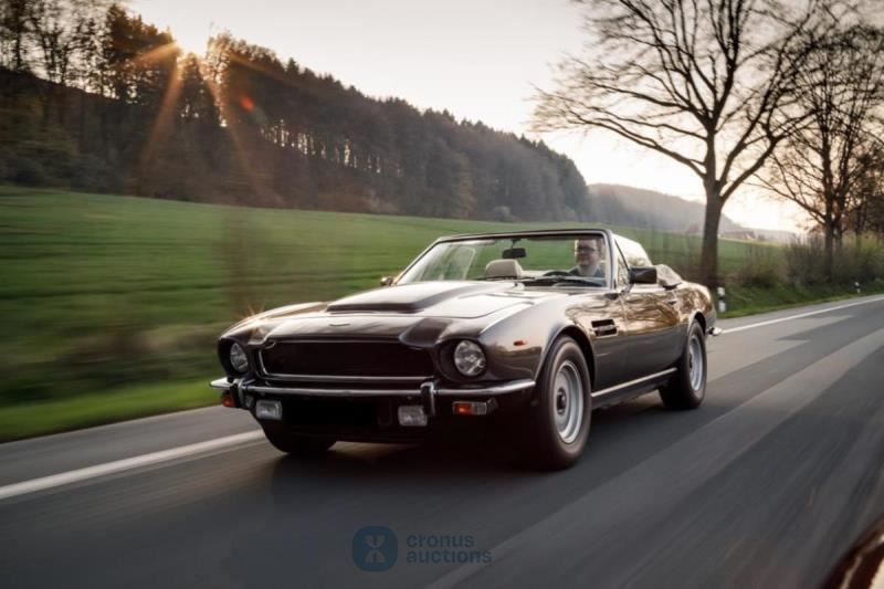 Aston Martin V8 Volante