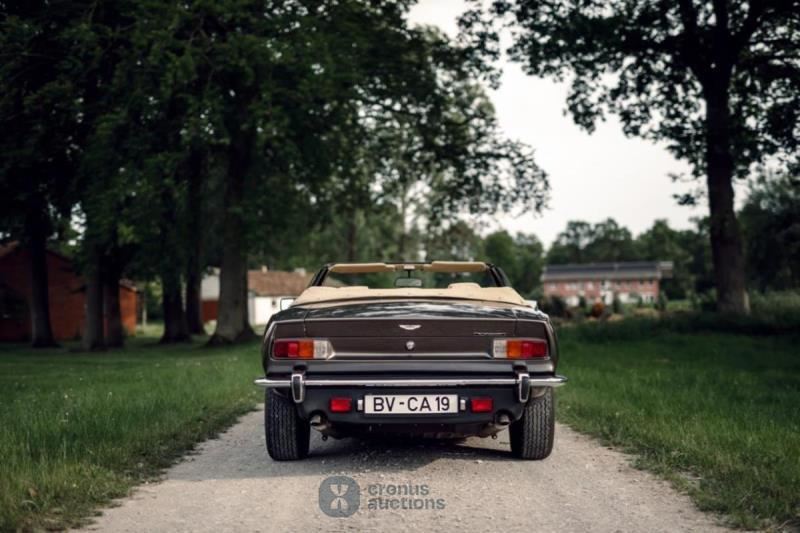 Aston Martin V8 Volante