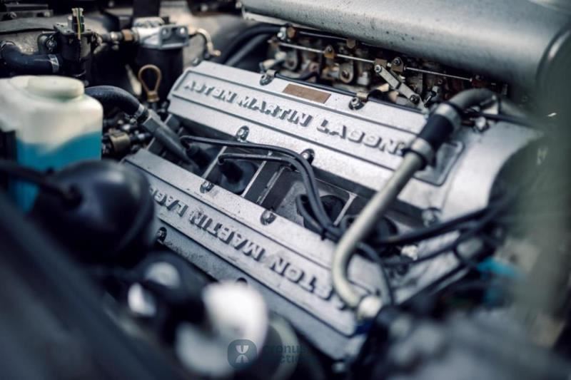 Aston Martin V8 Volante
