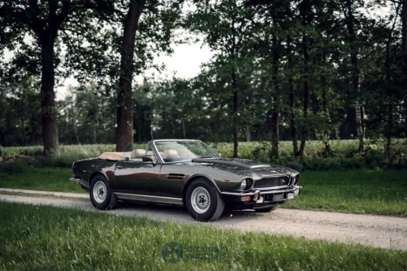 Aston Martin V8 Volante