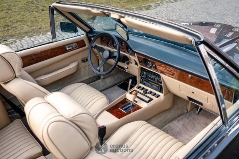 Aston Martin V8 Volante