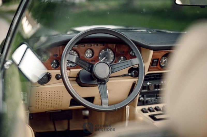 Aston Martin V8 Volante