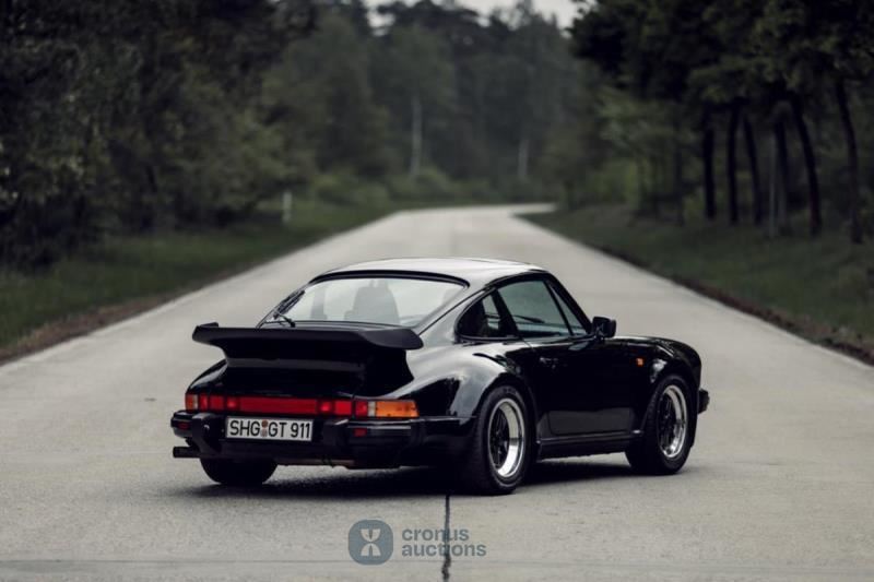 Porsche 911 turbo 3.3 (930)